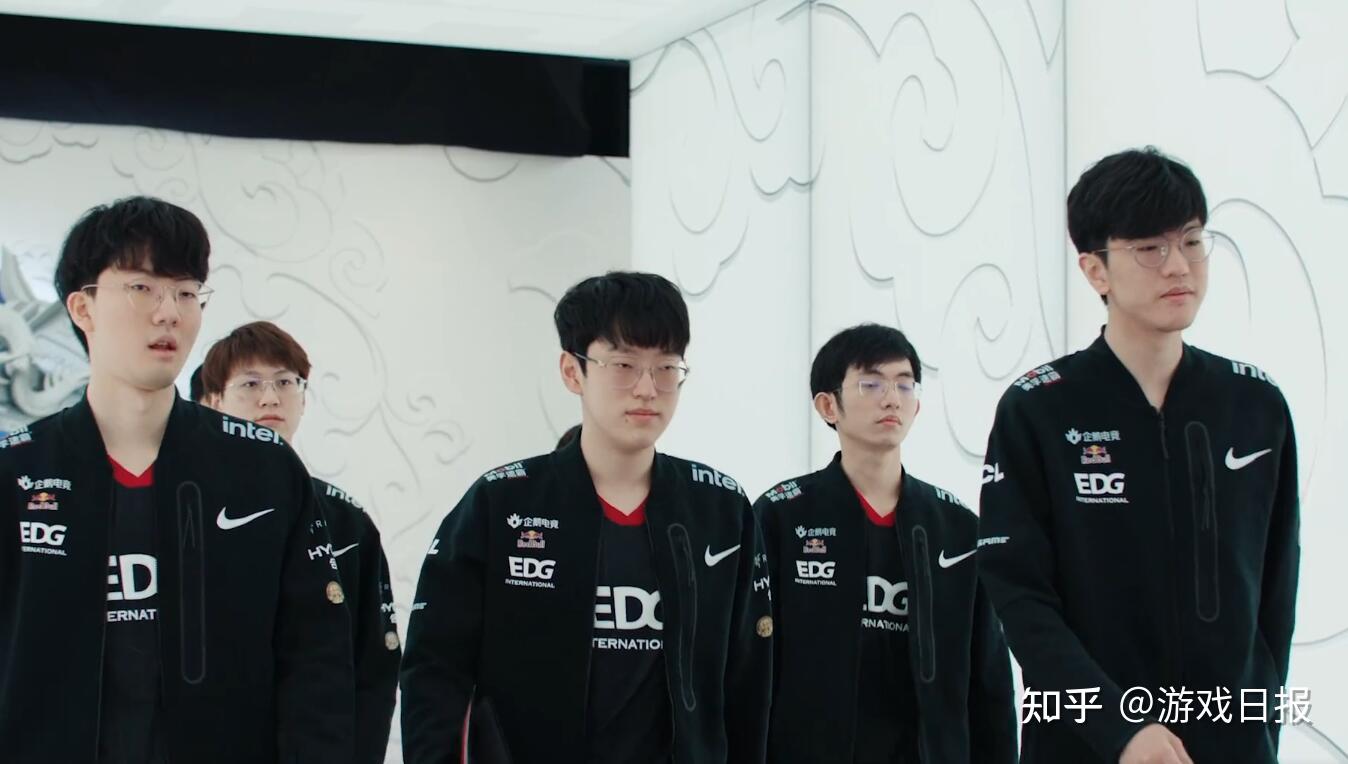 球场上保持 球场上保持