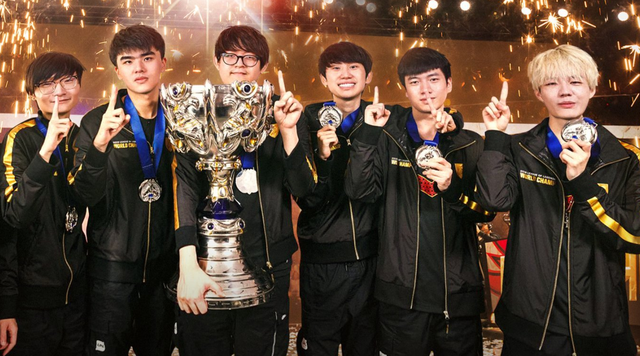 片绿茵场继 片绿茵场继